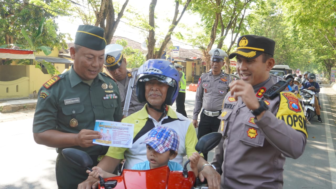 Prajurit Kodim 0827/Sumenep Mengikuti Apel Gelar Pasukan Operasi Zebra Semeru 2023