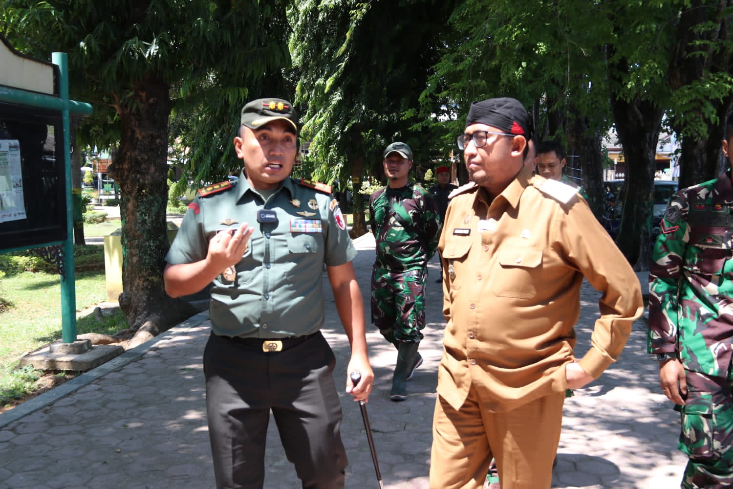 Dandim bersama Bupati Sumenep Tinjau Kesiapan Alat Water Well Drilling Yonzipur 5/ABW