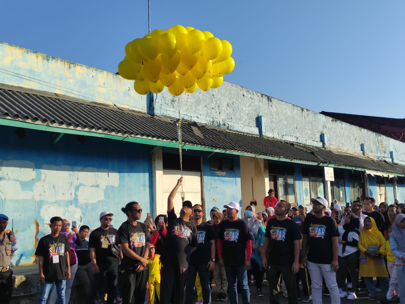 Dandim Sumenep Ikuti Jalan Santai Peringati Anniversary 2 Tahun S-Tar Delivery