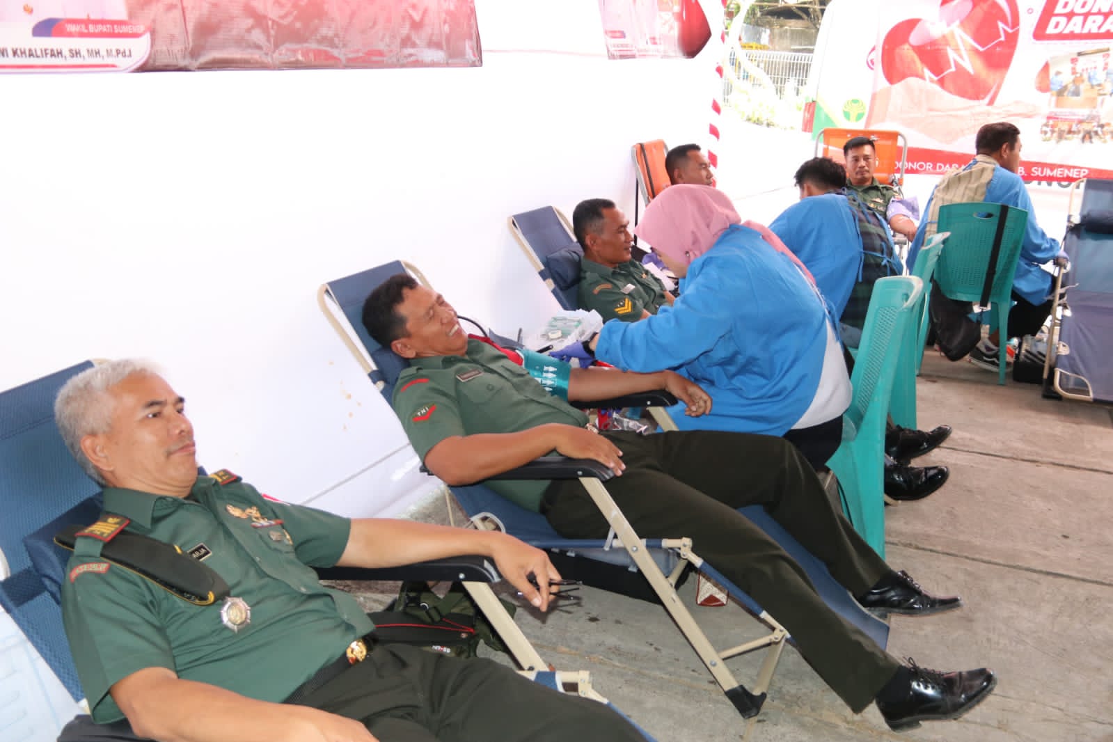Kodim 0827/Sumenep Ikut Baksos Donor Darah di Lokasi Sumenep Job Fair 2023