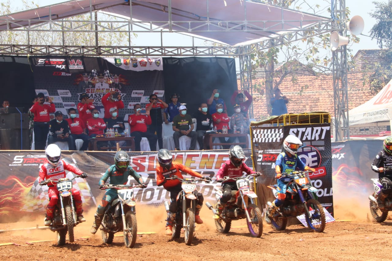Kejuaraan Sumenep Grasstrack Motocross 2023 Berlangsung Meriah