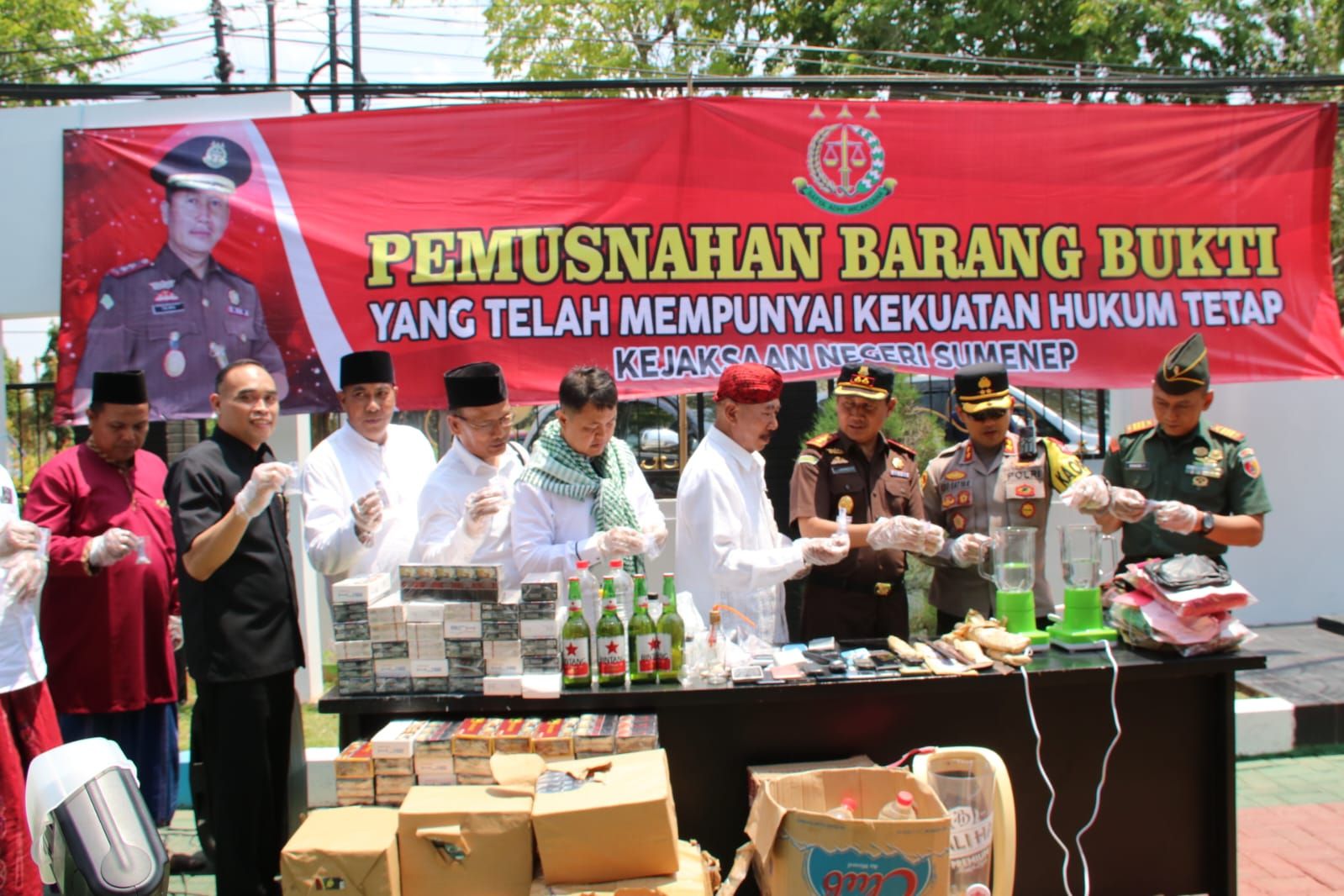Danramil Kota Ikut Musnahkan Barang Bukti 70 Perkara di Kejari Sumenep