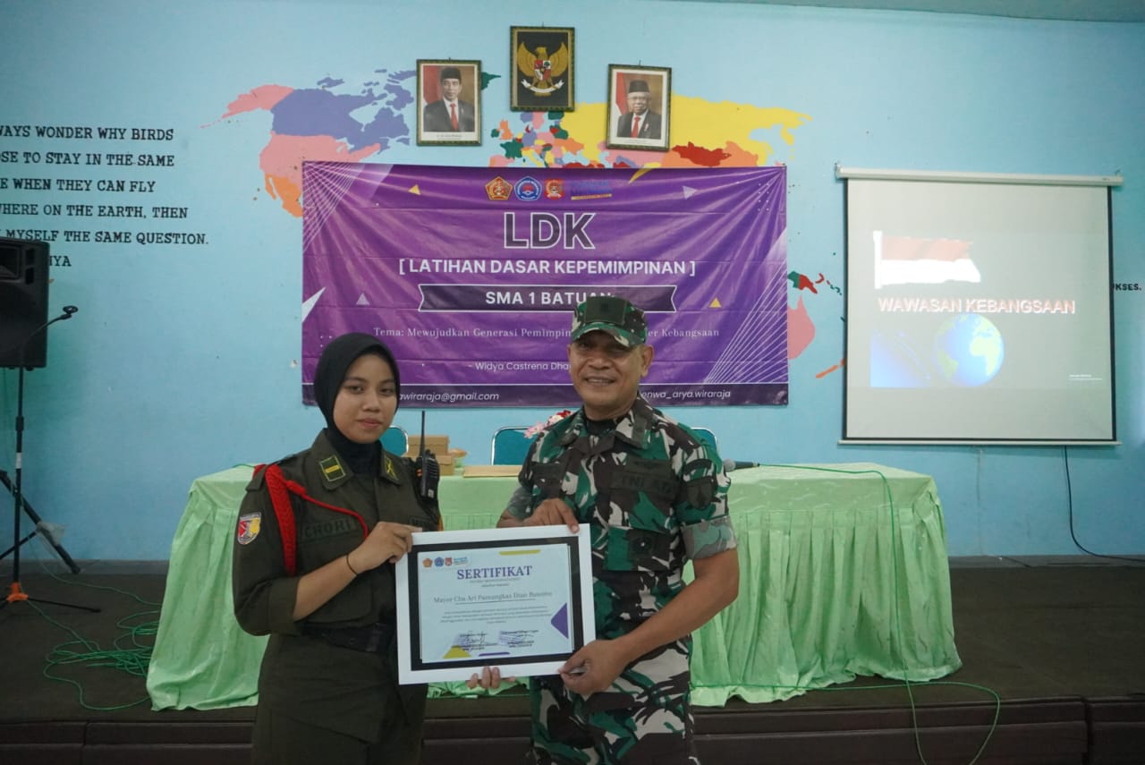 Kasdim Beri Latihan Dasar Kepemimpinan OSIS SMA 1 Batuan