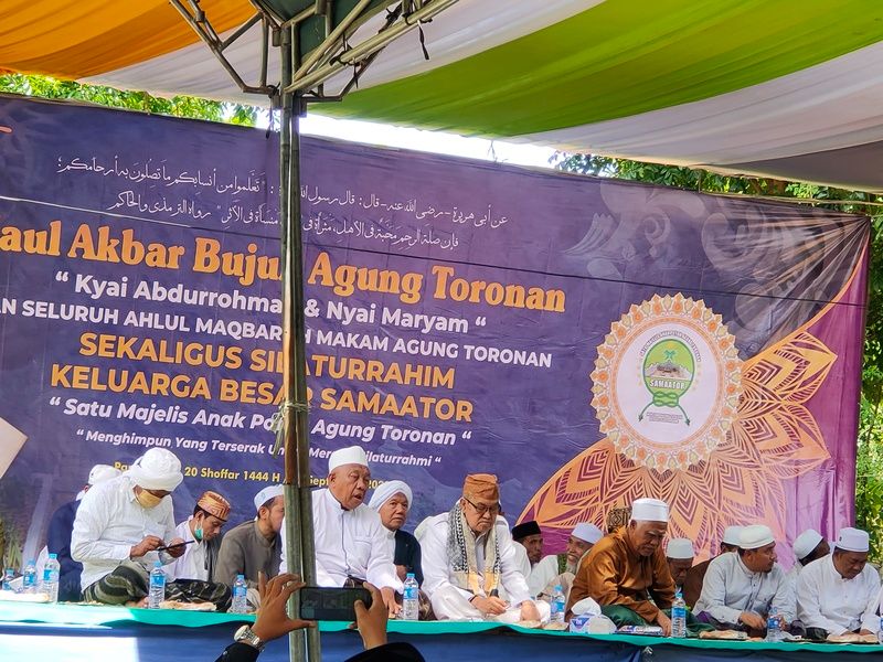 Haul Akbar Bujhu’ Toronan Dihadiri Ribuan ‘Potoh’ dan Ratusan Kiai Pesantren Haul Akbar Bujhu’ Toronan Dihadiri Ribuan ‘Potoh’ dan Ratusan Kiai Pesantren