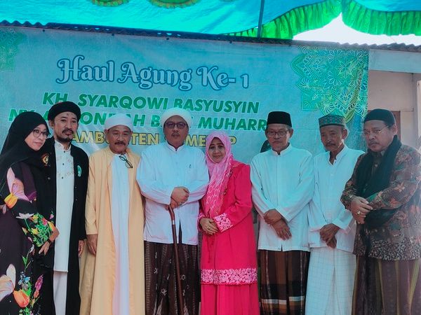 Haul Perdana KH Syarqowi Basyusyin Dihadiri KH Thoifur Aliwafa Ketua Pembina Kompolan Potoh Kiai Rowi