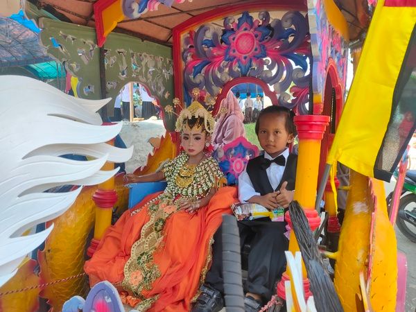 Breaking News:Parade TIMARI 2023 dan Qosidah Raudlatul Iman Breaking News:Parade TIMARI 2023 dan Qosidah Raudlatul Iman