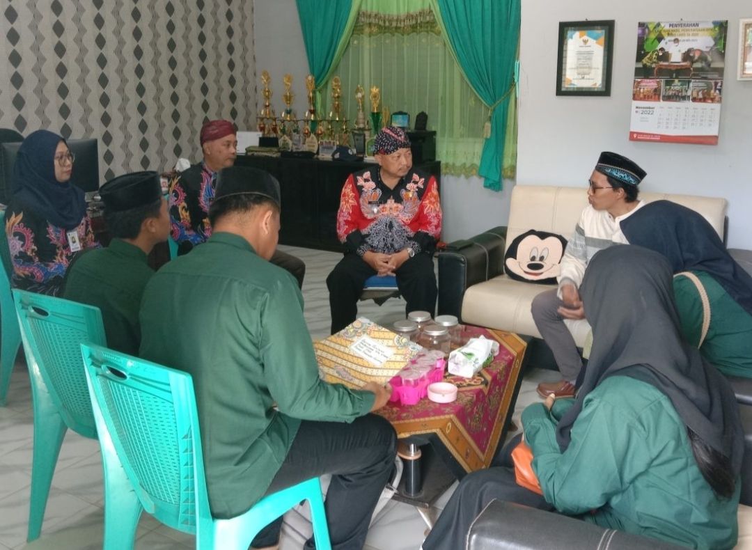 Kelompok 3 Peserta SKL Prodi PMI STIDAR Disambut Hangat  Camat Ganding