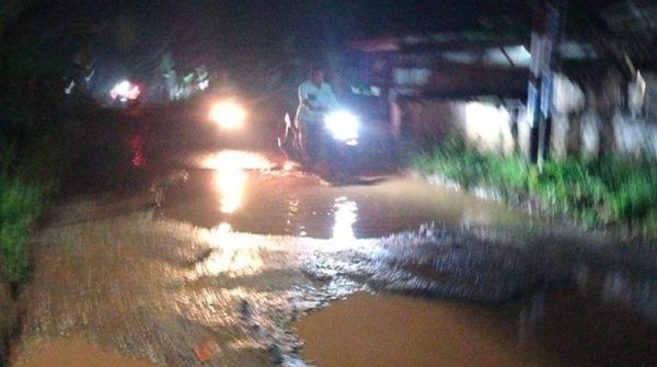 Berita Foto: Jalan Kabupaten Di Kecamatan Ganding Mengancam Keselamatan Warga
