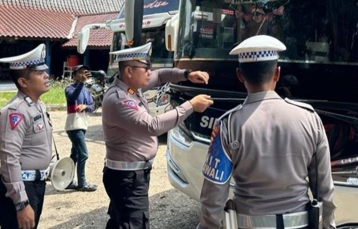 Satlantas Polres Sumenep Cek Kelayakan Armada Bus