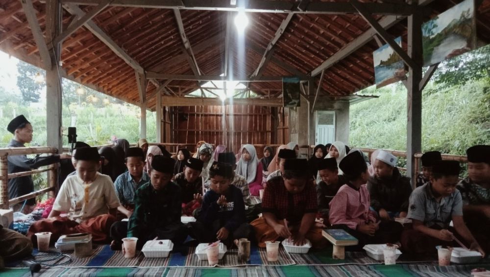 Santri Raudlatul Iman Gelar Bukber  Dan Demontrasi Tajwid Di Asoka