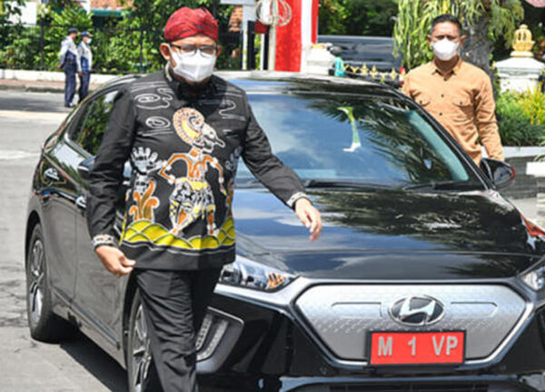 Satu-Satunya di Indonesia, Kendaraan Dinas Bupati Sumenep Gunakan Mobil Listrik