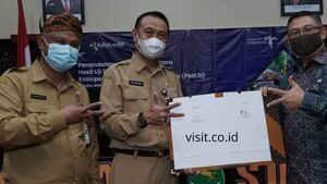 Usai Kedatangan Sandiaga Uno, Heboh Foto 3 Jari Sekdakab dan Kepala Disbudporapar Sumenep
