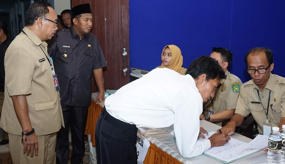 Hari Ini Gaji ke-13 PNS Cair