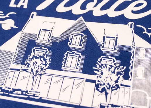 Sérigraphie sur t-shirt bleu foncé