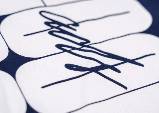 Sérigraphie 1 couleur sur un sweatshirt bleu