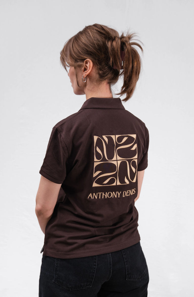 Polo pour femme brodé dans le dos
