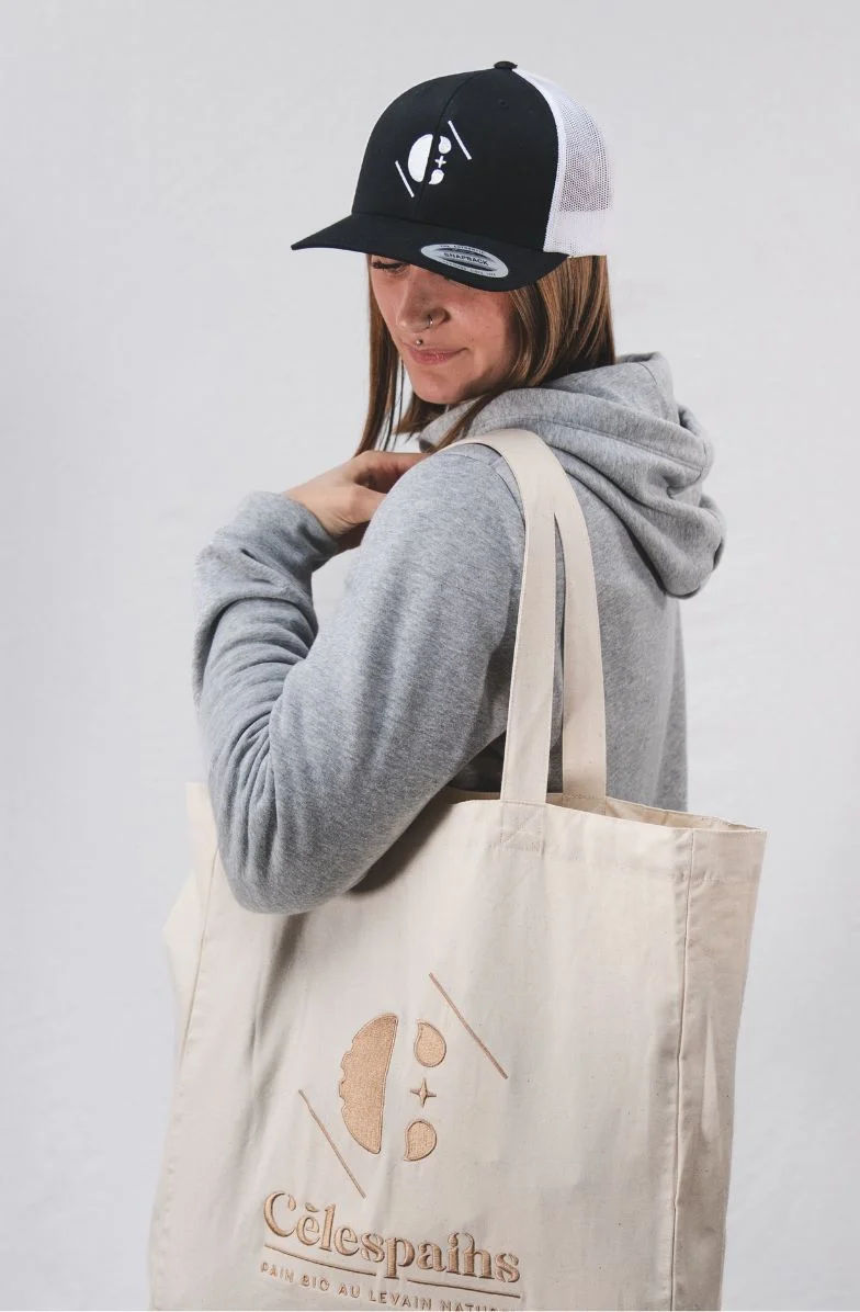Tote bag et casquette brodés pour une boulangerie