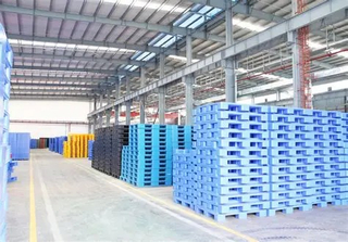 Heavy-Duty HDPE Plastic Pallets for Warehousing & Export screenshot