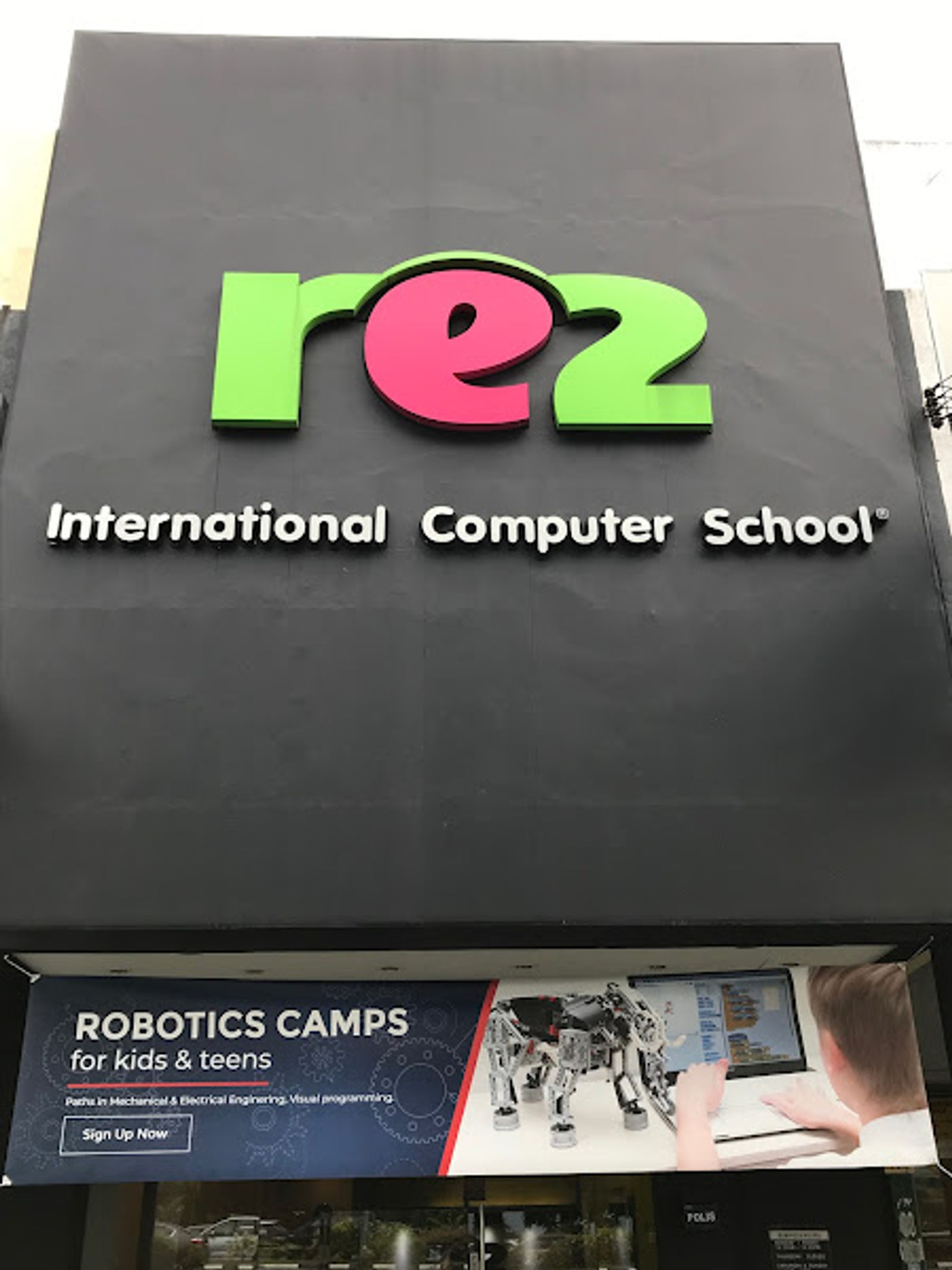 RE2 International Computer School Campus