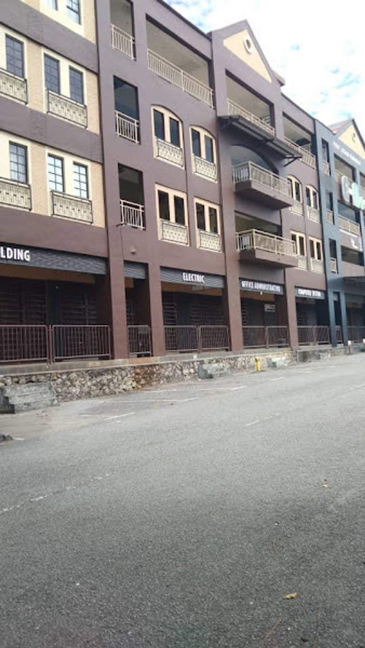 E - Access International College - Photo 2