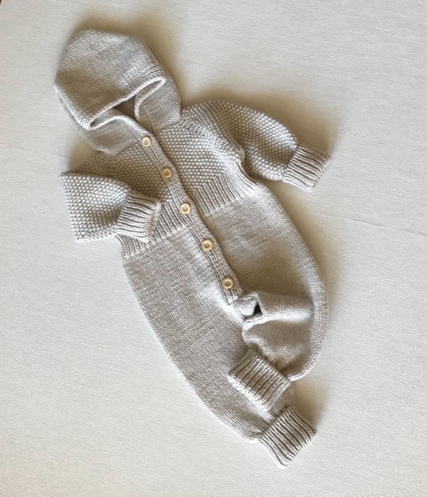 Megztas merino vilnos kombinezonas mažyliui 3-6 mėn. spalva smėlio. apranga berniukams | Komplektukai | megztas merino vilnos kombinezonas mažyl