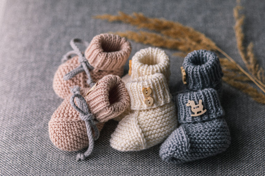 Merino vilnos tapukai su dekoratyviomis sagutėmis, tinka dovanai avalynė | tapukai | merino vilnos tapukai su dekoratyviomis