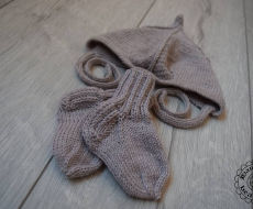 Merino vilnos komplektukas kūdikiui - kojinytės ir kepuraitė 