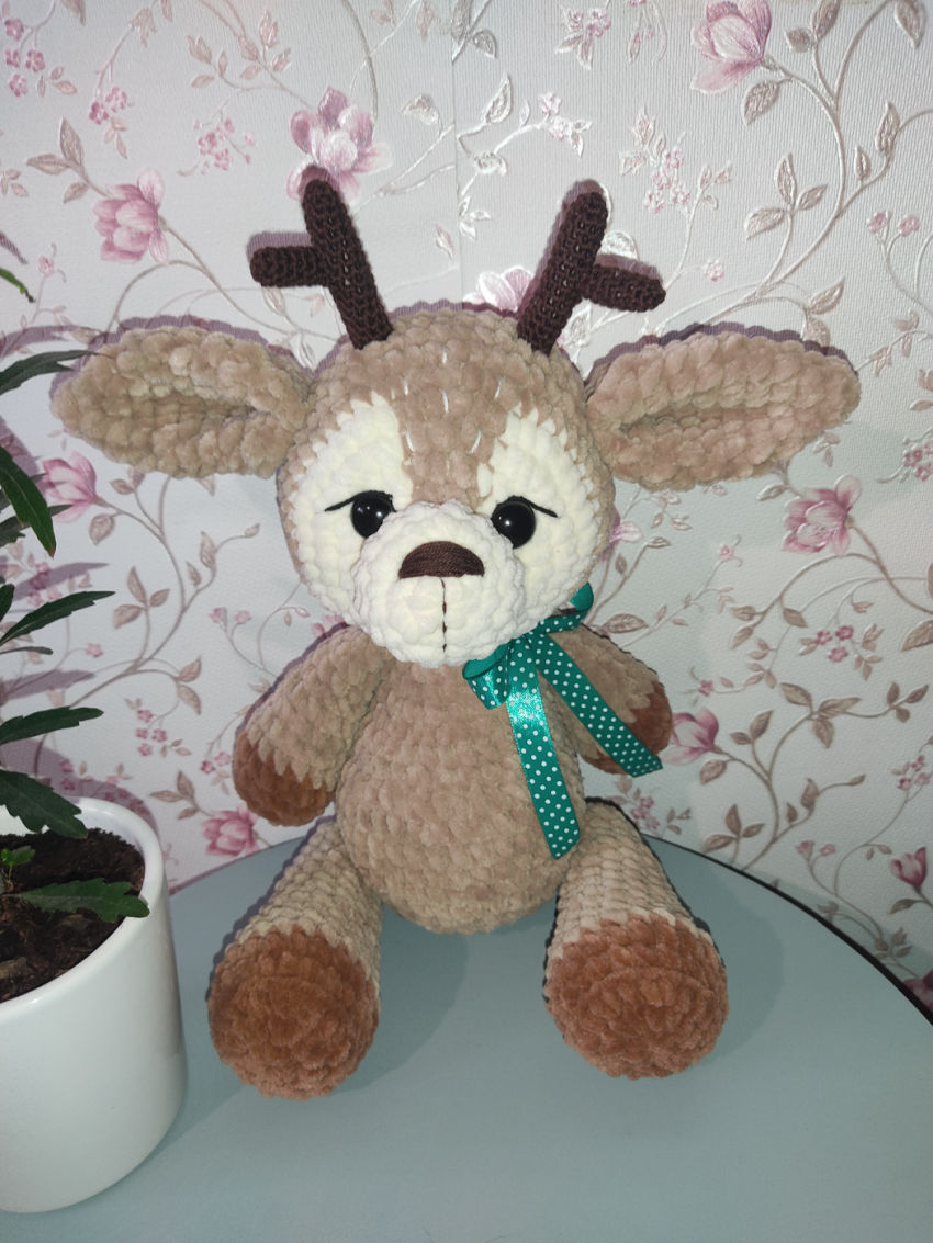 Pliušinis elniukas 'džo', 27cm ilgio. spalva rusva su pieno baltumo detalėmis žaislai | minkšti | pliušinis elniukas 'džo', 27cm ilgio. sp