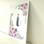 dekoracijos | vaiko kambarys | plakatas su i raide bei pastelinėmis gėl