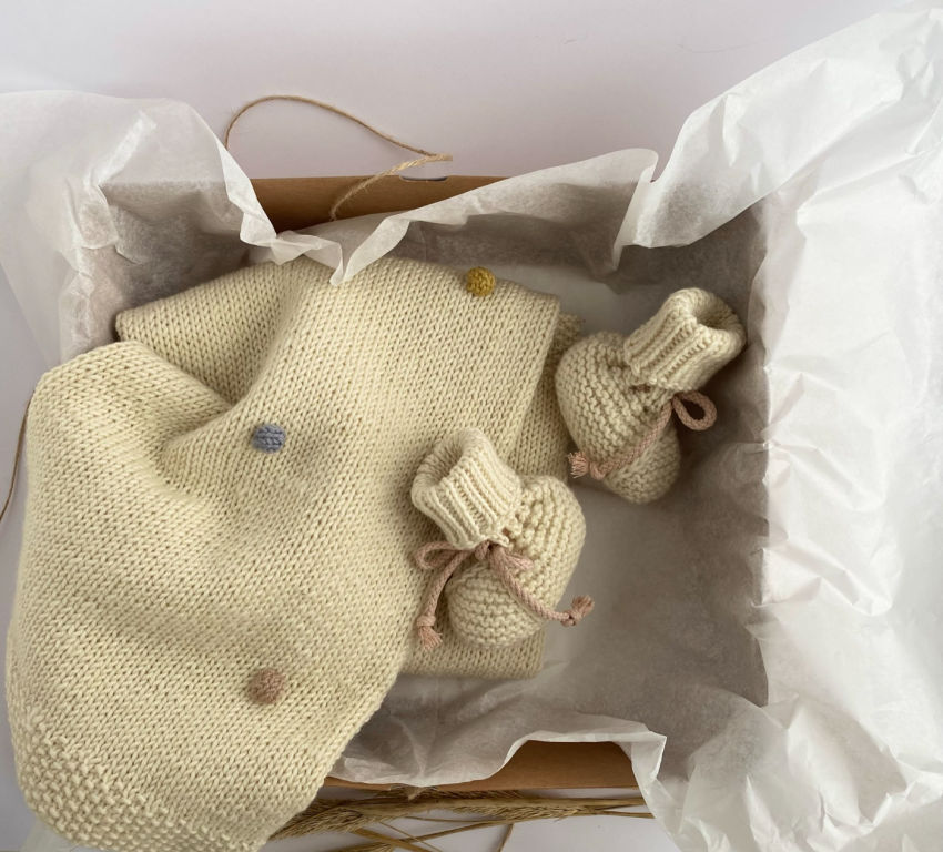 Šampano spalvos merino vilnos pleduko ir tapukų rinkinys tinka dovanai aksesuarai | pledukai | šampano spalvos merino vilnos pleduko ir