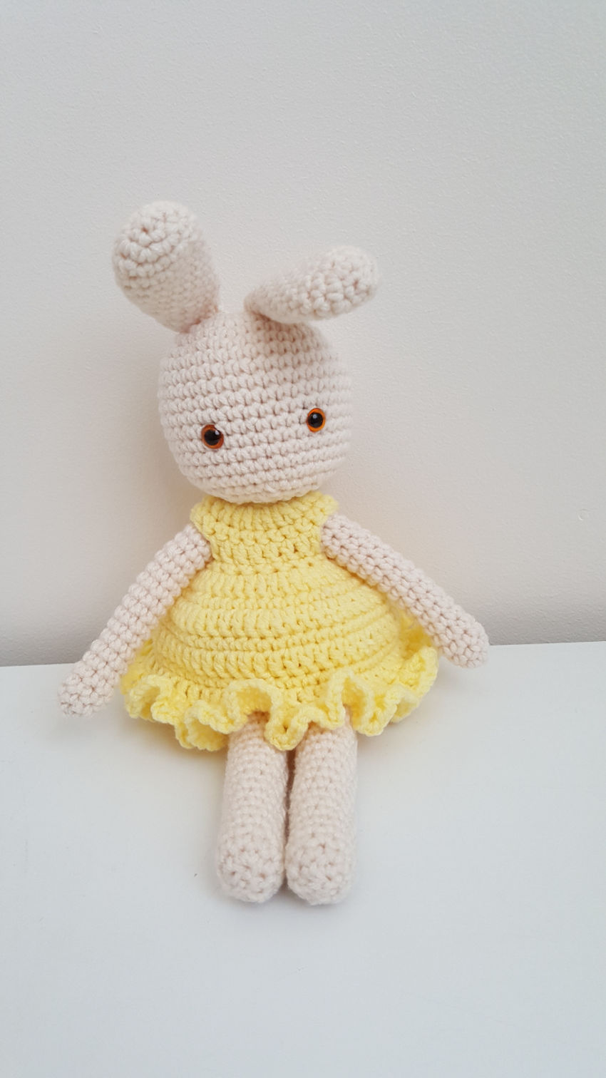 Nerta zuikutė su geltona suknele 33 cm ilgio žaislai | minkšti | nerta zuikutė su geltona suknele 33 cm i