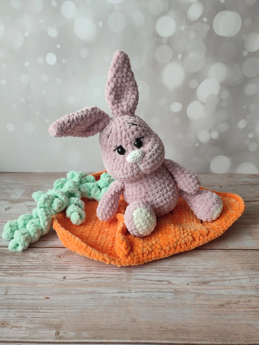Rankų darbo žaislas - zuikis morkoje zuikio aukštis 25 cm. morkos ilgis 36 cm. žaislai | minkšti | rankų darbo žaislas - zuikis morkoje zui