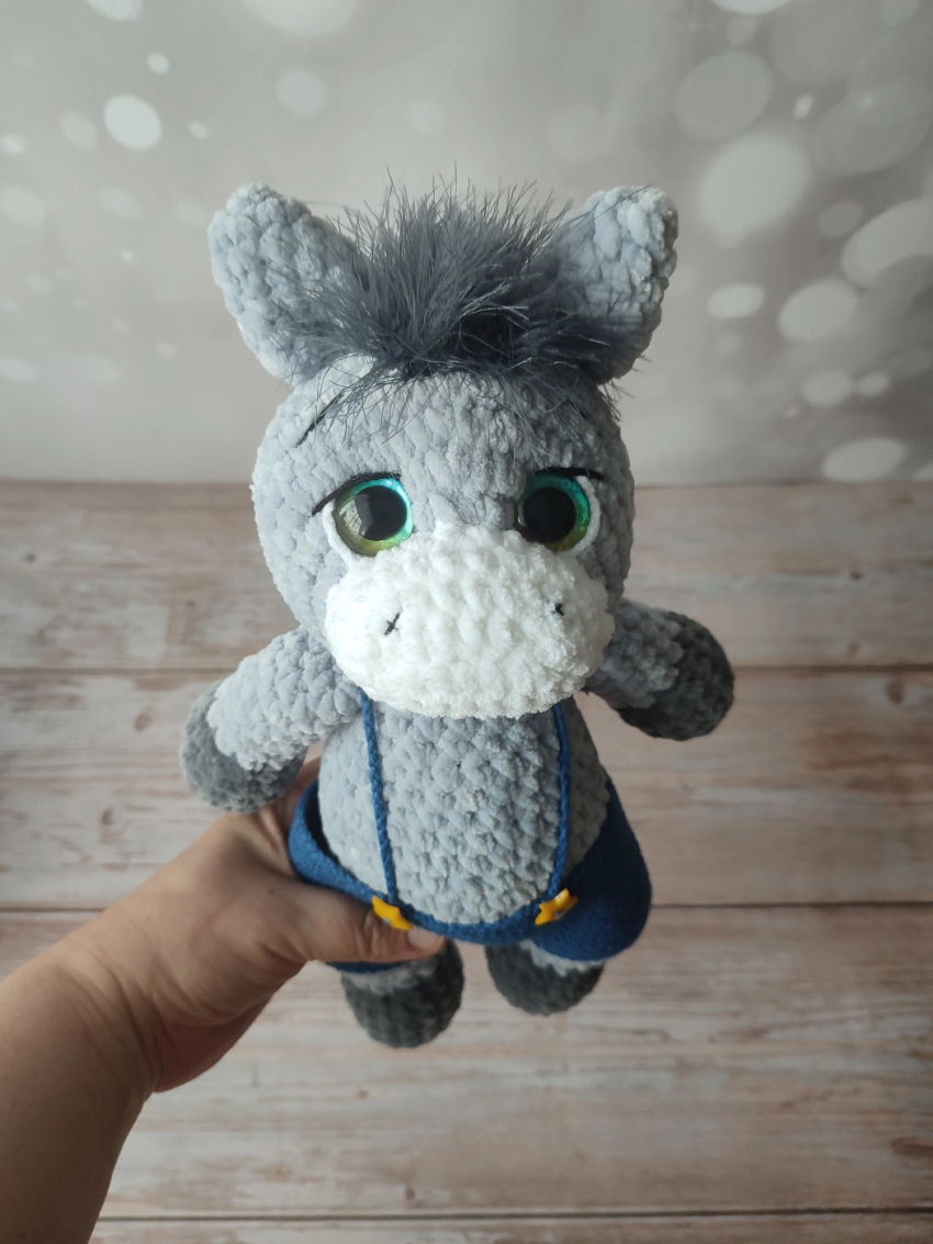 Rankų darbo žaislas - asiliukas. aukštis 27 cm. spalva pilka žaislai | minkšti | rankų darbo žaislas - asiliukas. aukštis