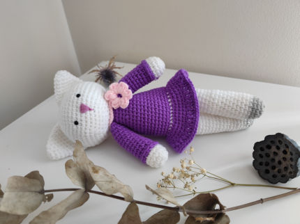 žaislai | minkšti | Nerta katytė su violetine suknele