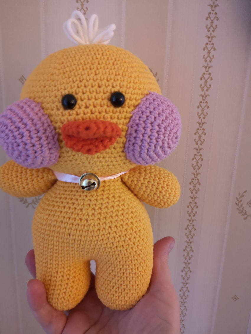 Nertas žaislas, ančiukas lalafanfan, 25 cm., medvilniniai siūlaii žaislai | minkšti | nertas žaislas, ančiukas lalafanfan, 25
