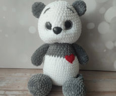 Rankų darbo pliušinis žaislas - mažoji panda aukštis 32 cm