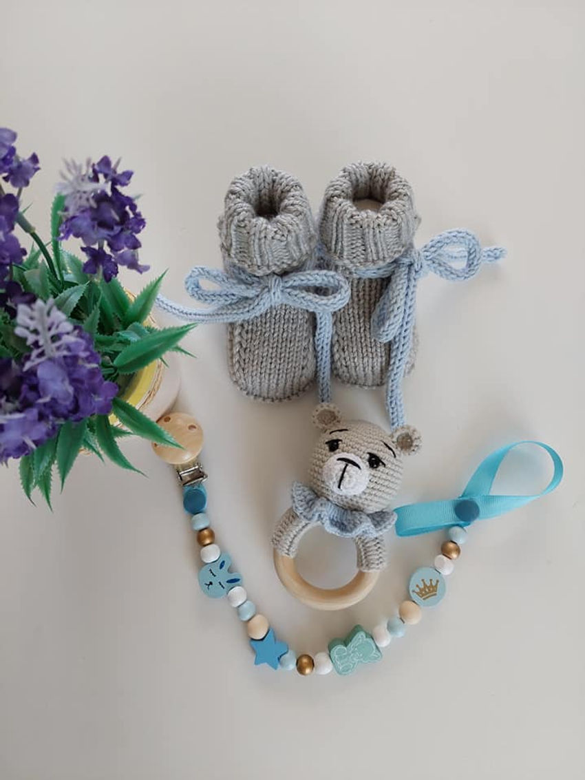 Mielas rinkinukas, tapukai, čiulptuko laikiklis ir žaisliukas barškutis ❤️ apranga | Komplektukai | mielas rinkinukas, tapukai, čiulptuko la