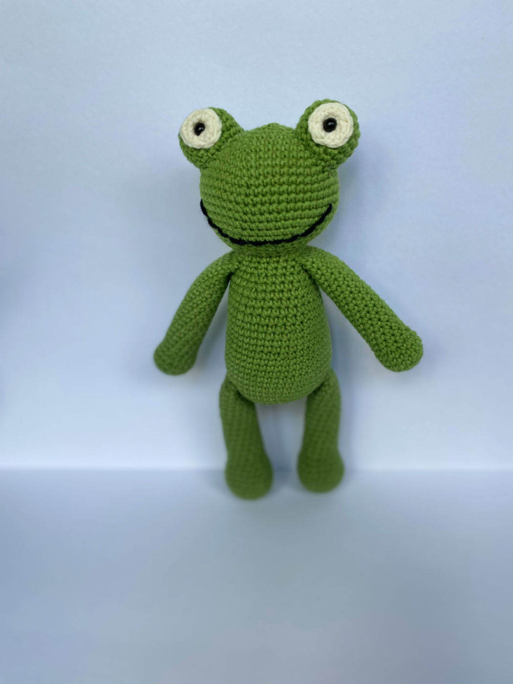 Žalioji varlytė 22 cm su megztuku