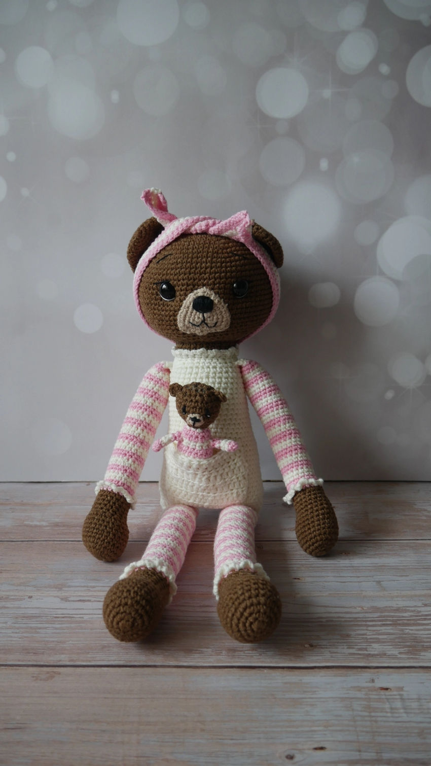 Rankų darbo žaislas mama meškinė su vaikučiu. ilgis 40 cm, vaikučio 8 cm žaislai | minkšti | rankų darbo žaislas mama meškinė su vaik