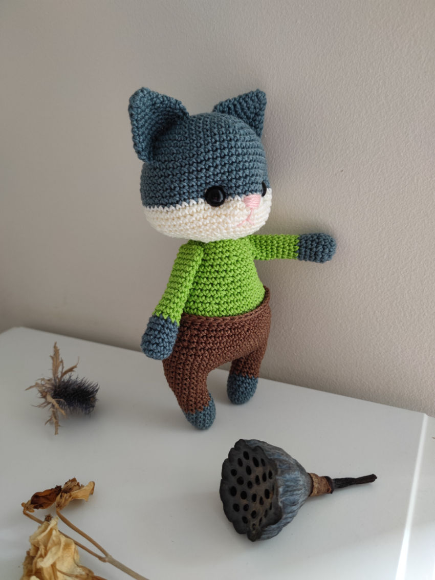 Nertas žaislas "kačiukas", pilkos spalvos, 23 cm ilgio žaislai | minkšti | nertas žaislas "kačiukas", pilkos spalvo