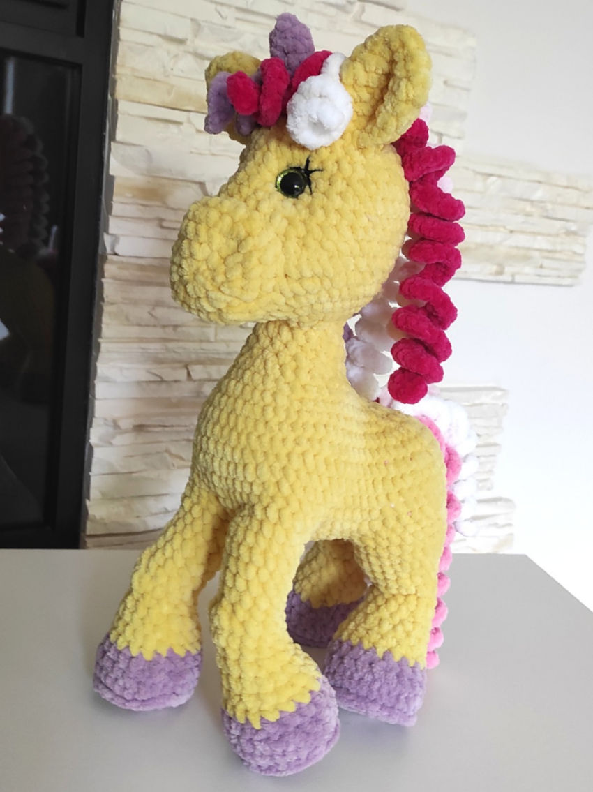 Minkštas nertas žaislas vaikams 33 cm ūgio spalva geltona žaislai | minkšti | minkštas nertas žaislas vaikams 33 cm ūg