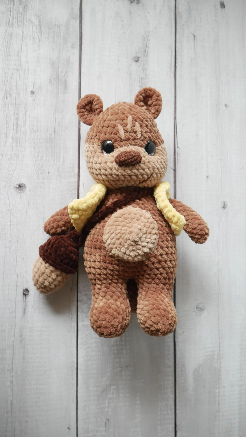 Burundukas su gilės formos rankinuku, 26 cm, rudos spalvos žaislai | minkšti | burundukas su gilės formos rankinuku, 26