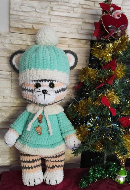 žaislai | minkšti | Kalėdinė tigriukė 45 cm nertas  minkštas