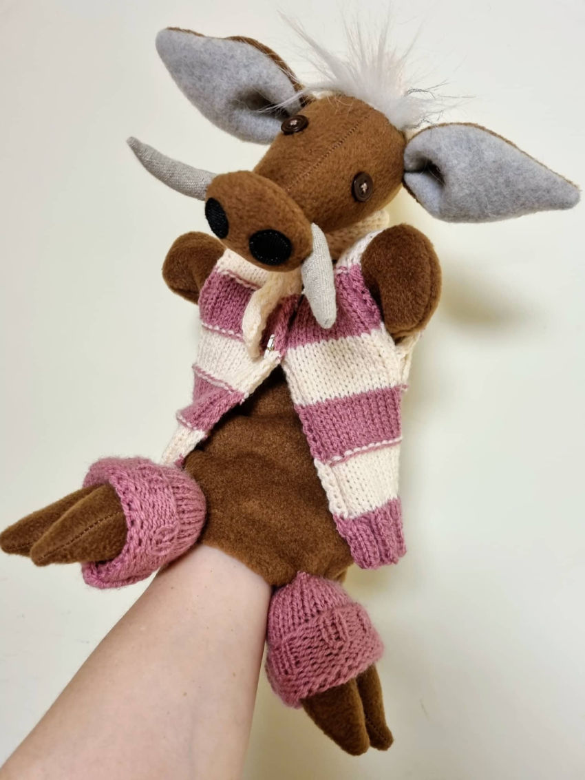 Pirštininė lėlė šernas motiejus, užsideda ant rankos. 30-35cm. žaislai | lavinamieji | pirštininė lėlė šernas motiejus, užsided