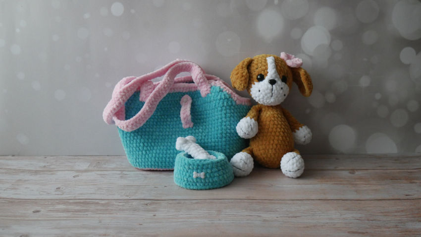 Pliušinis žaislas - šuniukas su rankinuku. šuniuko aukštis 25, rankin. 22x16 cm žaislai | minkšti | pliušinis žaislas - šuniukas su rankinuk