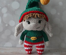 Pliušinis žaislas - elfiukas. aukštis 25 cm. kalėdinių spalvų