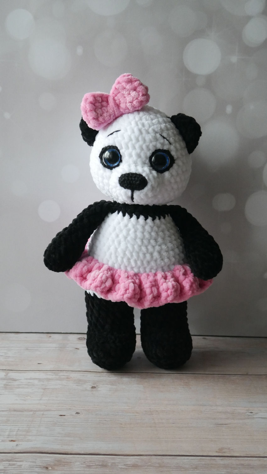 Rankų darbo pliušinis žaislas - panda, aukštis 28 cm, spalva balta, juoda žaislai | minkšti | rankų darbo pliušinis žaislas - panda, a