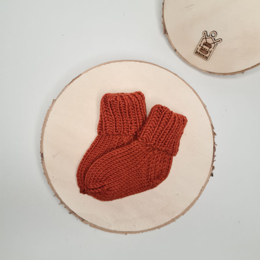 Raudonos merino vilnos šiltos ir švelnios naujagimio kojinytės avalynė | kojinės | raudonos merino vilnos šiltos ir švelnio