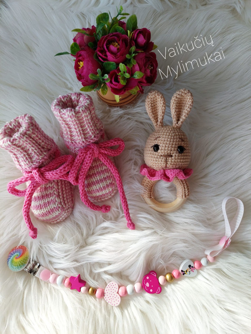 Mielas rinkinukas, tapukai, čiulptuko laikiklis ir žaisliukas barškutis ❤️ apranga | Komplektukai | mielas rinkinukas, tapukai, čiulptuko la