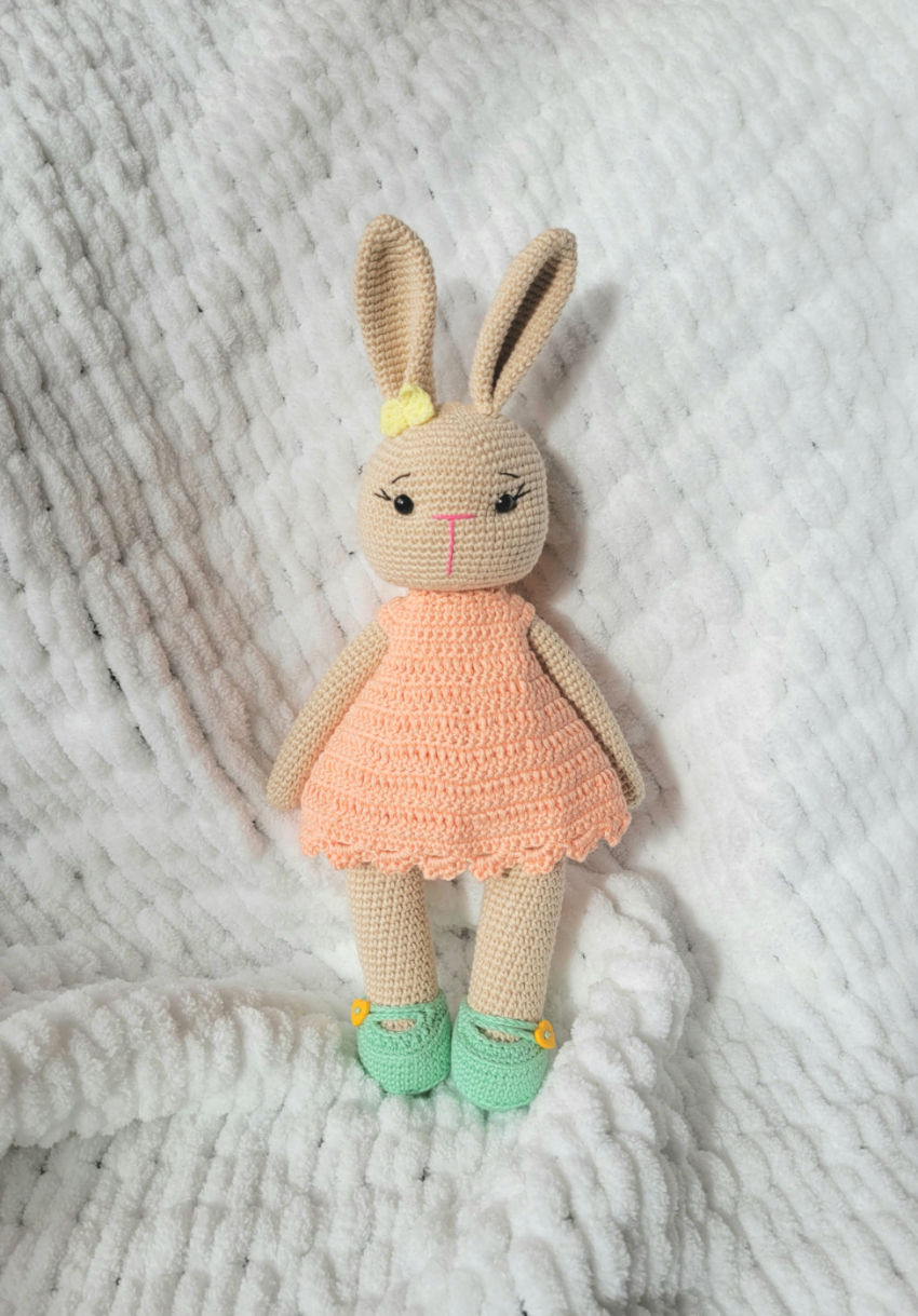 Nerta rankų darbo zuikutė dovanų dėžutėje 34cm ūgio žaislai | minkšti | nerta rankų darbo zuikutė dovanų dėžutėj